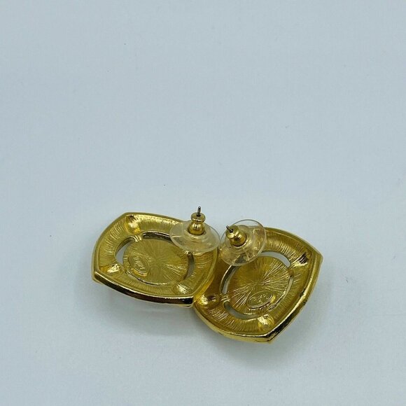 Vintage TRIFARI Earrings Gold Tone Enamel Faux Pearl Round Studs Signed Retro - Picture 3 of 4